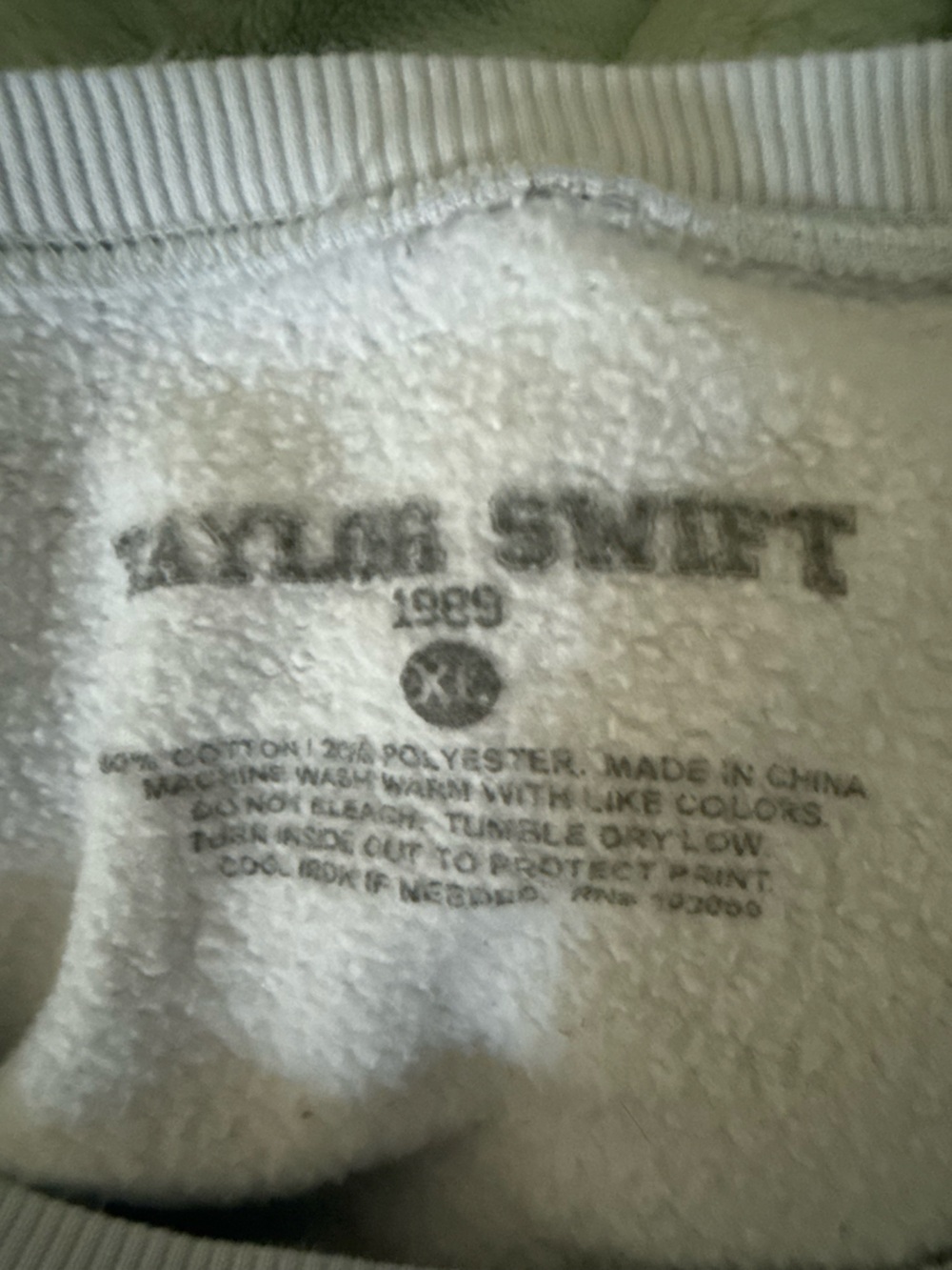 Official Taylor Swift 1989 Album Light Blue '1989' Crewneck Sweatshirt Flaw - Picture 5 of 5